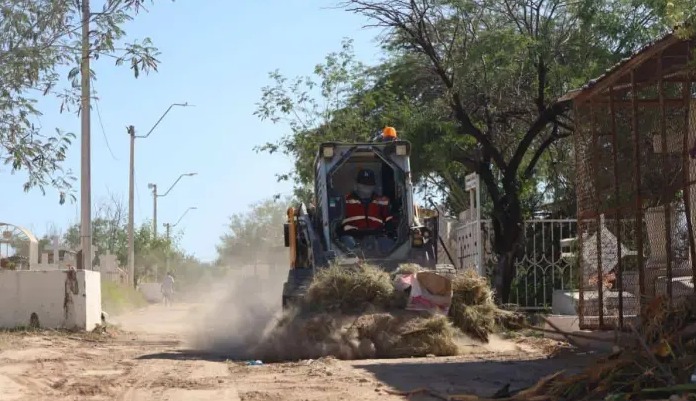Limpieza de panteones de Hermosillo va en 83%, a tiempo
para Día de Muerto