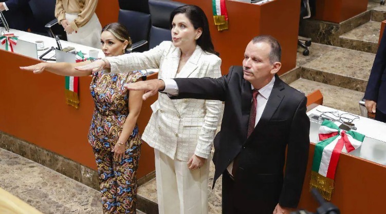Nuevos magistrados del Supremo Tribunal de Justicia en
Sonora rinden protesta en el Congreso del Estado