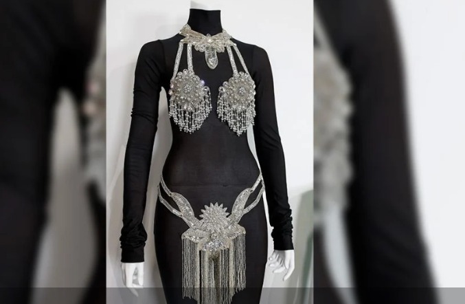 Este es el precio que han pagado por un traje que Whitney
Houston usó en un concierto