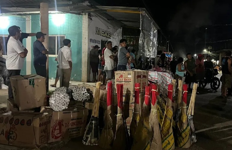 Pobladores
de Oteapan retienen a autoridades por más de tres horas e impiden decomiso de
pirotecnia