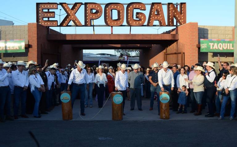 Da inicio la ExpoGan Sonora 2024; realizan el tradicional
corte de reata