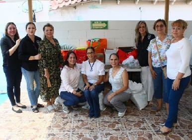 Entregan mujeres mineras kilos de ayuda a Casas Hogar